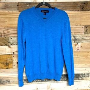 Harrison Davis size large 100% extra fine merino wool v-neck light blue sweater